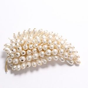 Statement Vintage Pearl SprayBrooch